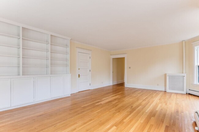 Building Photo - Stunning oversized 2 Bed/2Bath Condo in Cr...