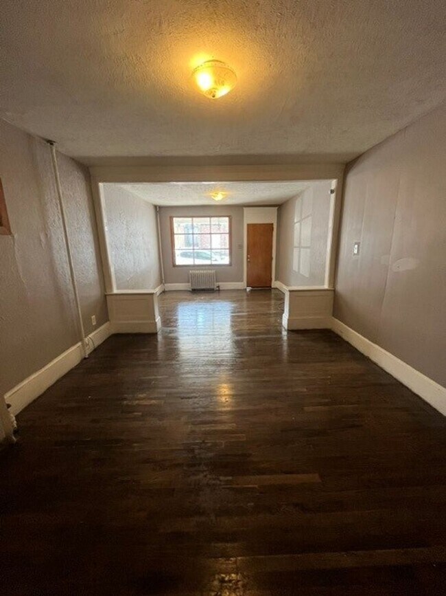 Building Photo - 3 bedroom 1 bathroom