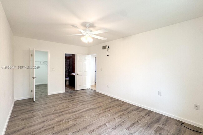 Building Photo - 13898 SW 90th Ave