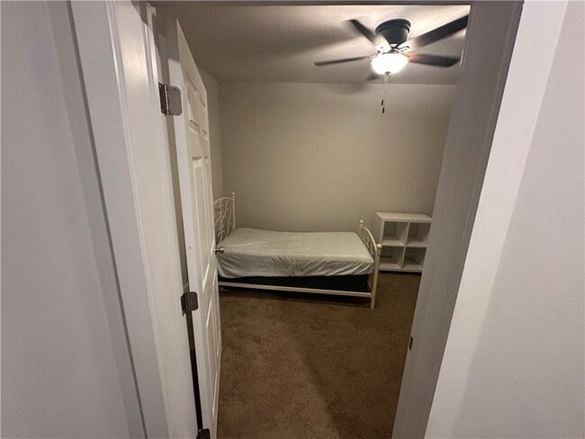 Building Photo - 370 Crestbrook Ln