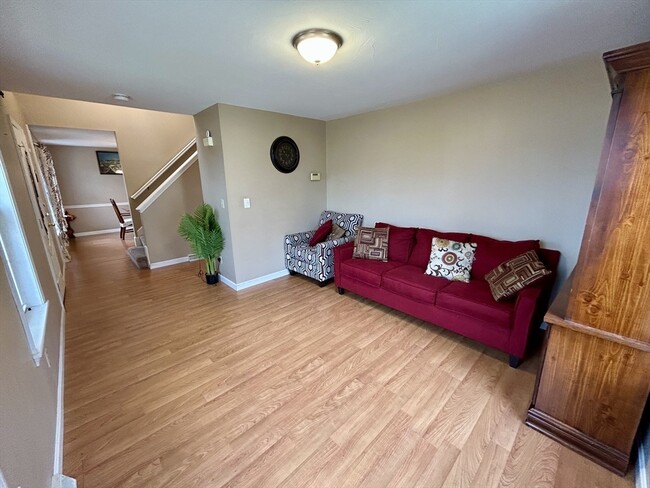 Building Photo - 35 Fox Meadow Dr