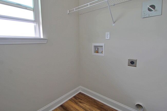 Building Photo - 180 Mcclelland Lp NE