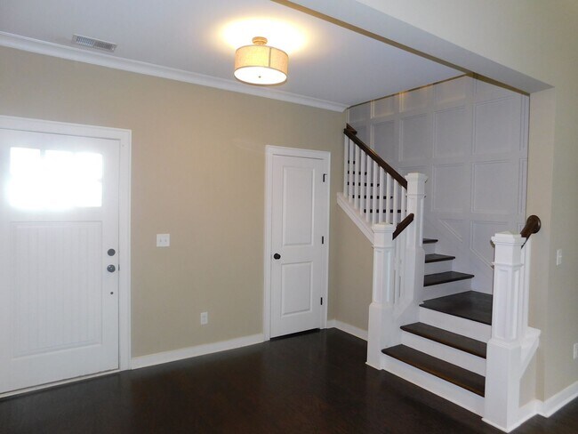 Building Photo - Welcome Home to Luxury Living in Lake Cyrus!