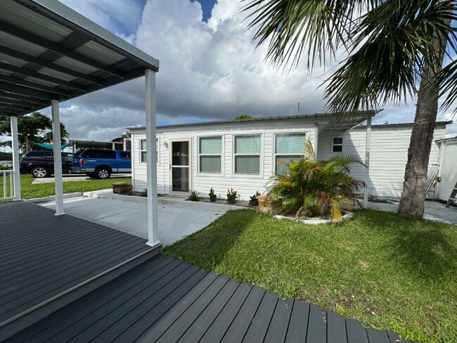 Building Photo - 6168 Deepwater Dr