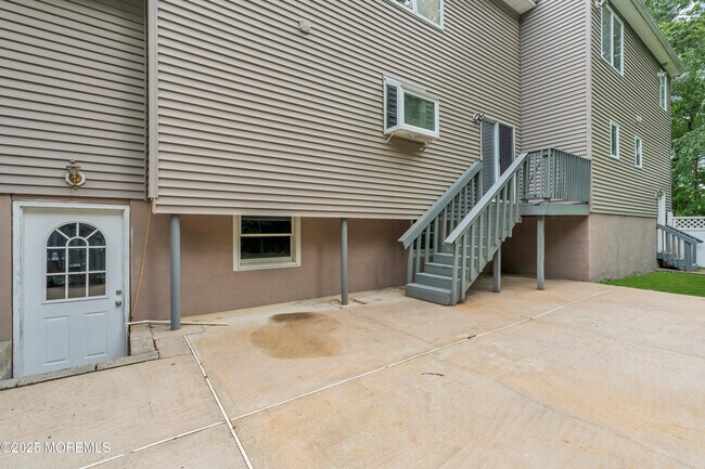 Building Photo - 352 Leesville Rd