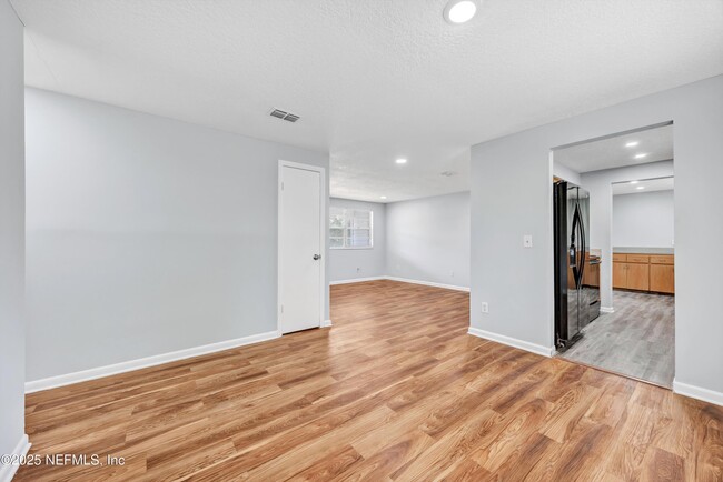 Building Photo - 4043 Marland St