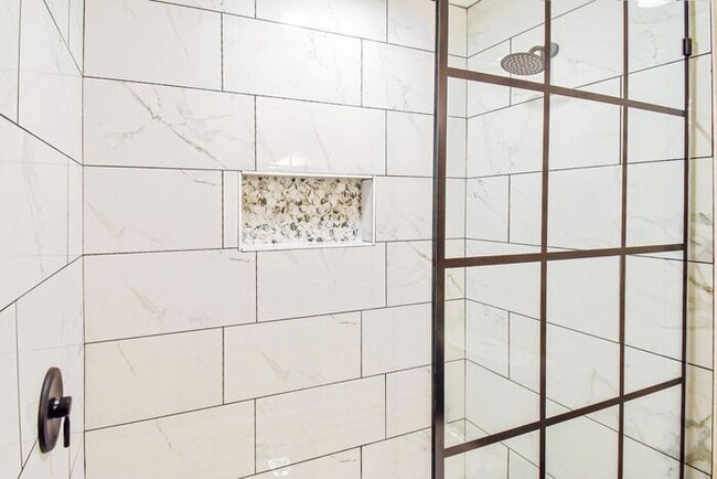 Building Photo - Available Now! Newly Remodeled 4 Bed 3 Bat...