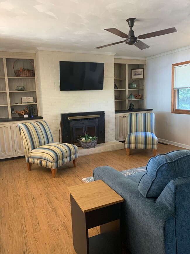 Building Photo - 3 Bedroom 2 Bath Home in Point Harbor Avai...