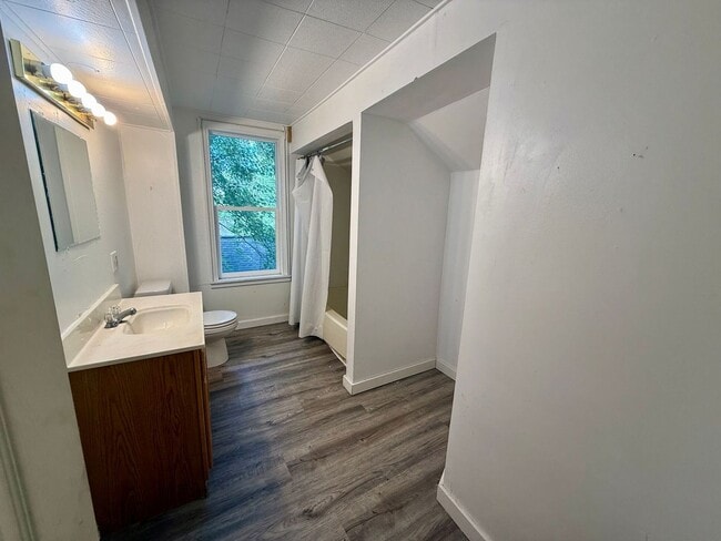 Building Photo - 4 Bed 2 Bath Single Family Home in Wausau