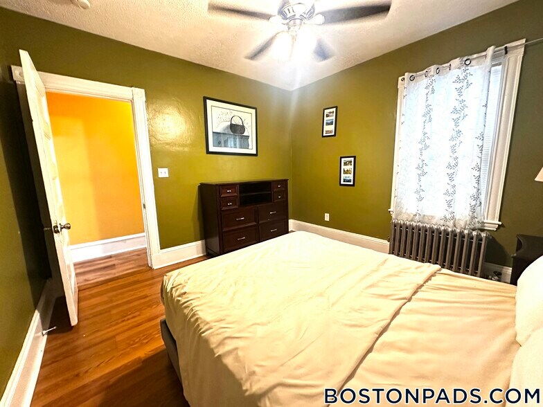 Building Photo - 32 Kingsdale St