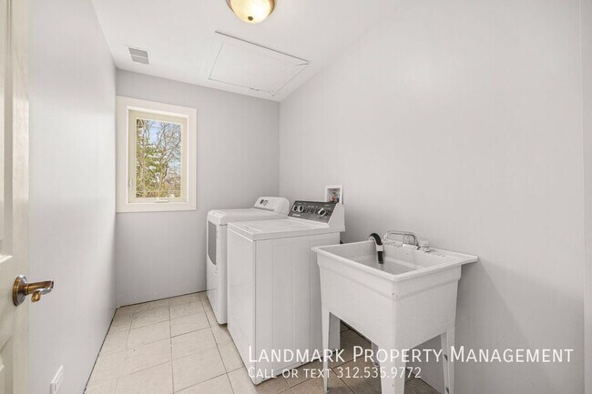 Building Photo - 12313 71st Ct