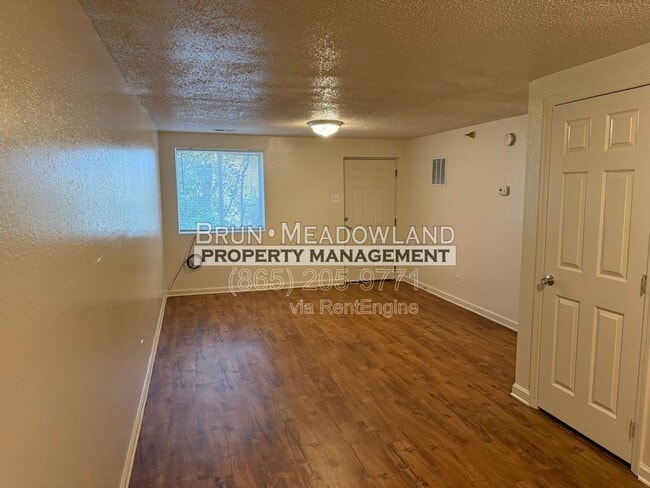 Building Photo - 436 E Red Bud Rd