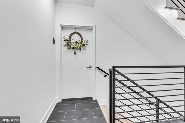 Building Photo - 1103 Fern St NW