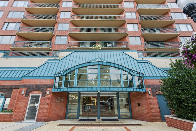 Primary Photo - 25 Forest St