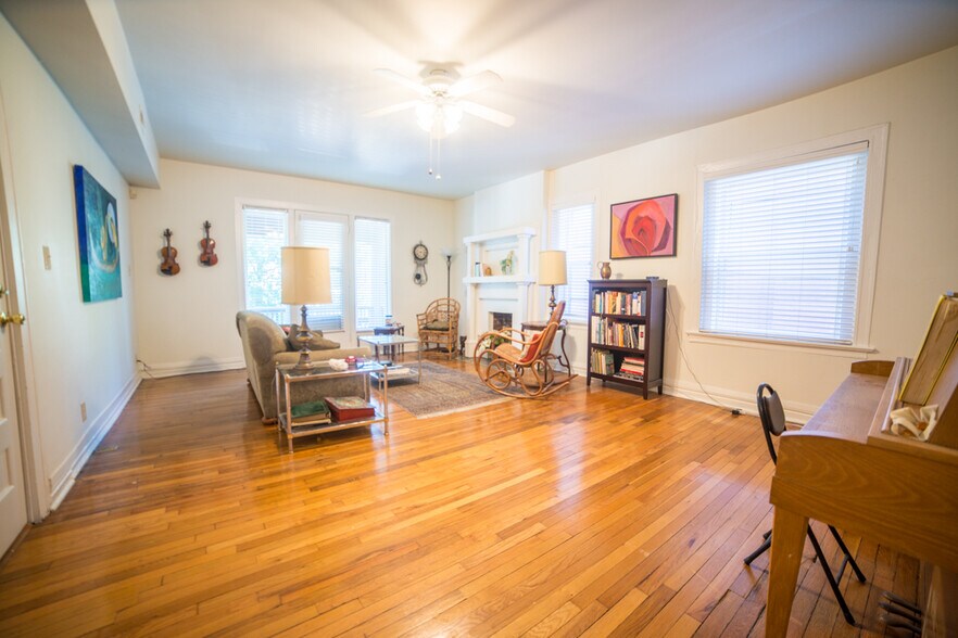 Primary Photo - 3513 Wyandotte St