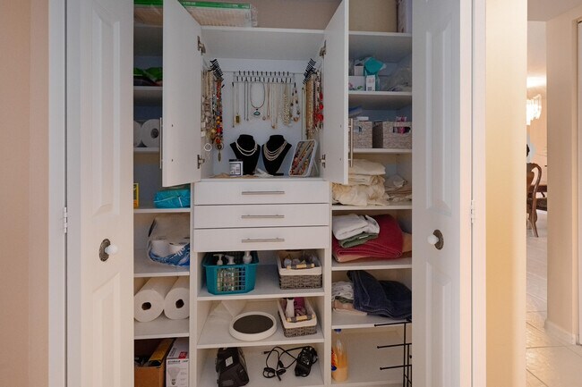 Building Photo - 5749 Gemstone Ct