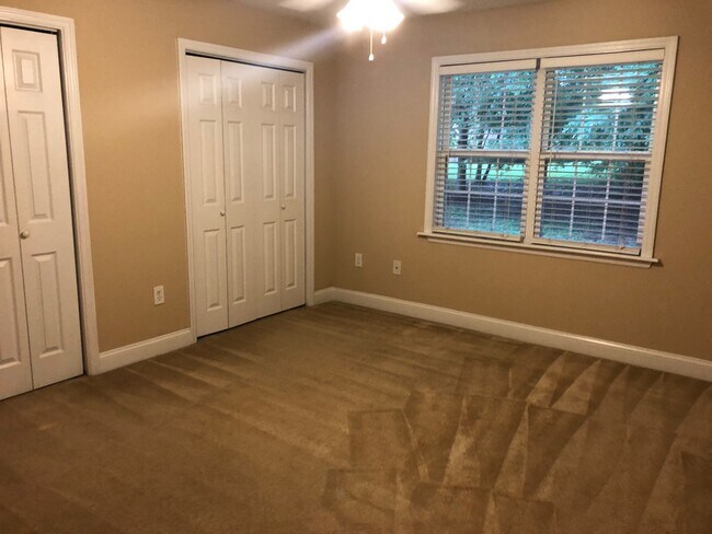 Building Photo - PRE-LEASING FOR JULY 22ND 2026!