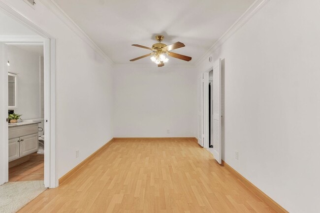 Building Photo - 4950 Louise Ave