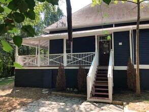 Building Photo - Remodeled Historic home close to downtown