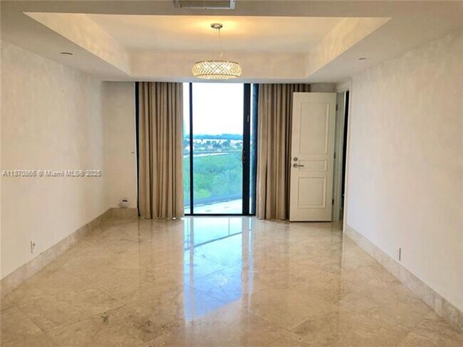 Building Photo - 2800 Island Blvd