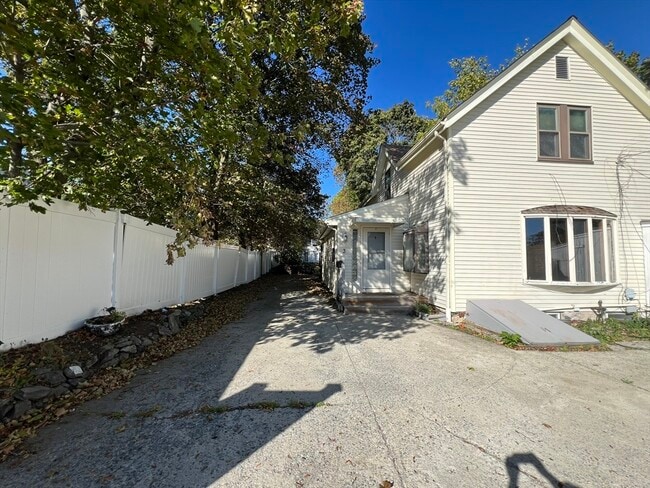 Building Photo - 3 Strafford Pl