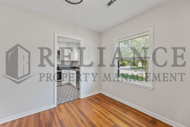 Building Photo - 653 Harding St