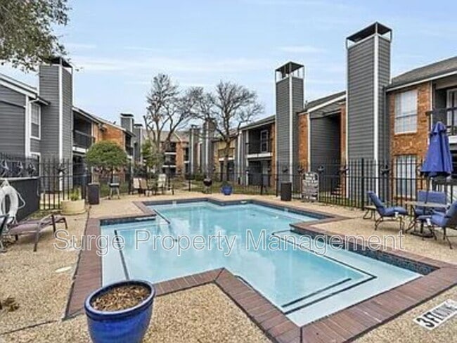 Building Photo - 18333 Roehampton Dr