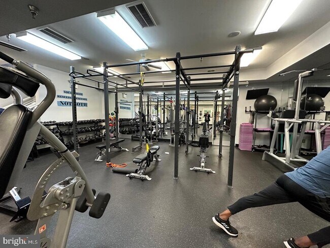 Building Photo - 43395 Briar Creek Terrace