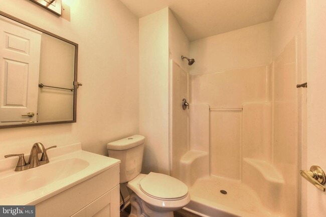 Building Photo - 141 Lakeside Dr