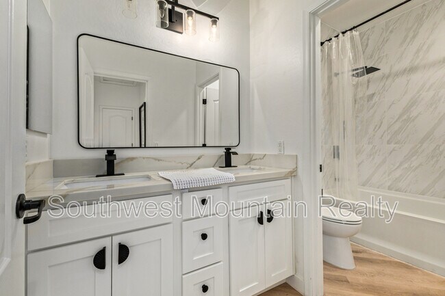 Building Photo - 17809 W Lincoln St