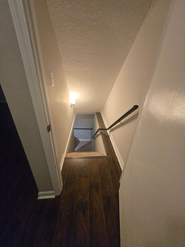 Building Photo - 1569 Colony Park Dr