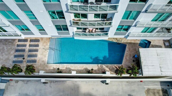 Building Photo - 315 NE 3rd Ave