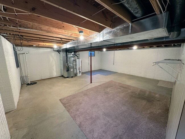 Building Photo - 703A Sunflower St