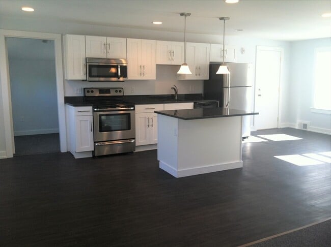 Building Photo - 158 Main St