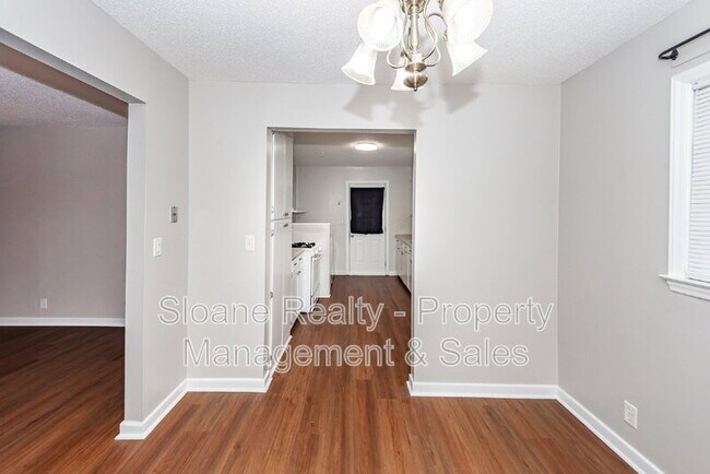 Building Photo - 1520 N Avalon Cir