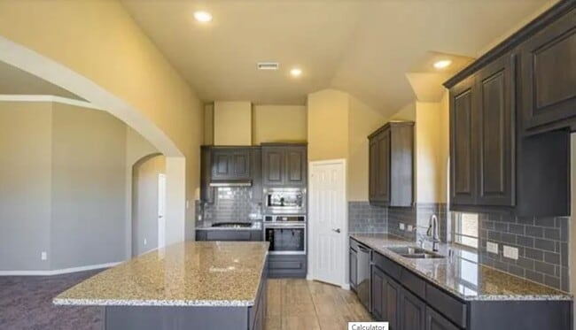 Building Photo - Your Dream Home Awaits!