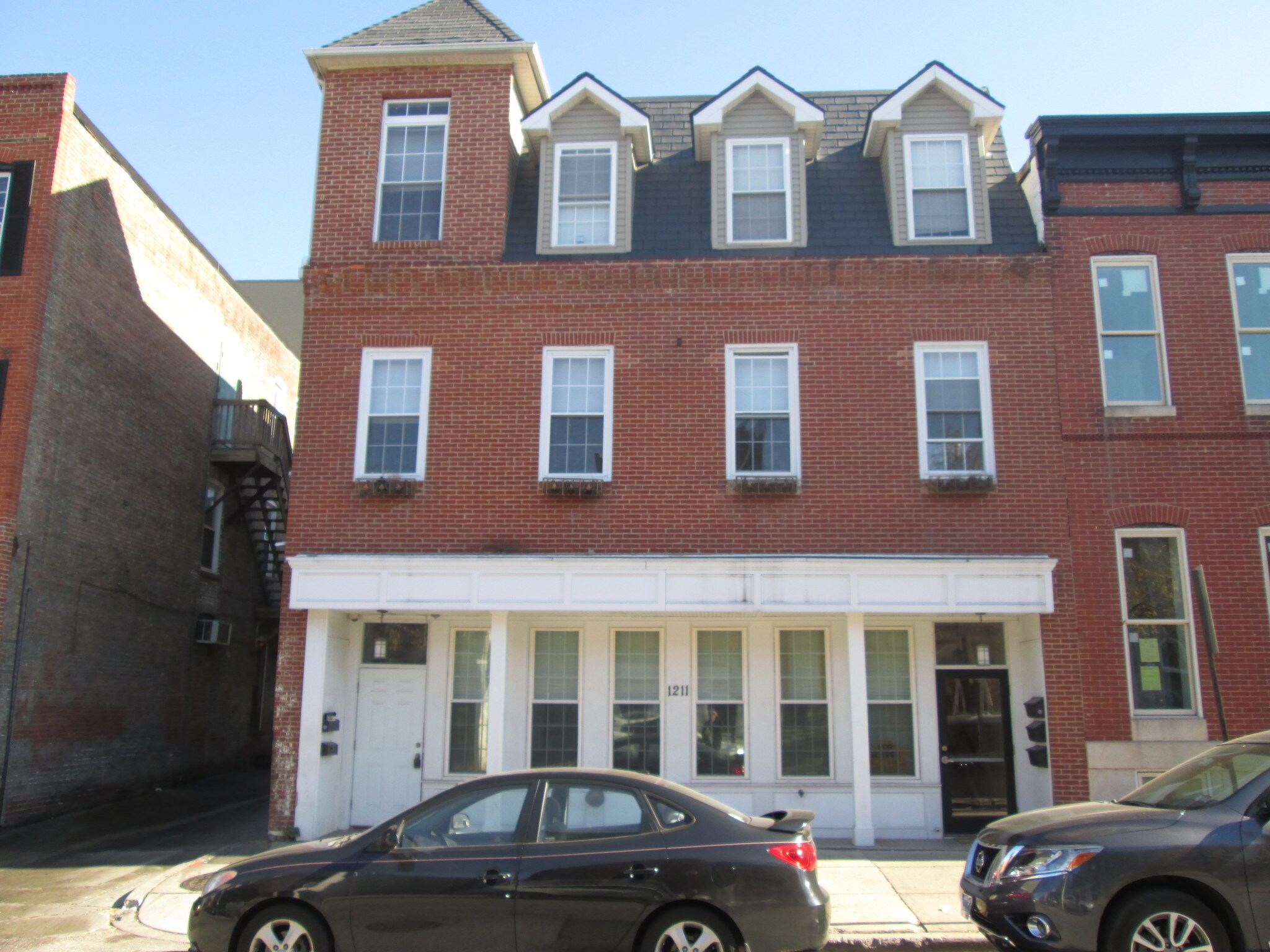 Building Photo - 1211 S Charles St