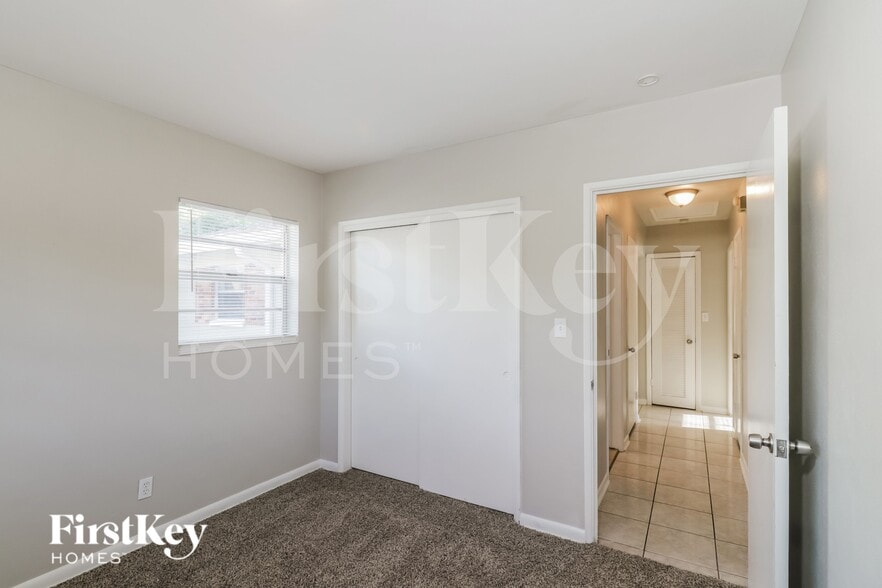 Building Photo - 211 W 108th Ave