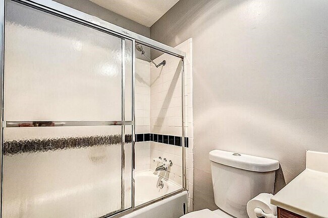 Building Photo - 7334 La Granada Dr