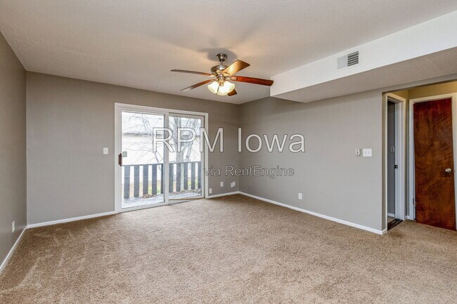 Building Photo - 2079 NW Hickory Ln