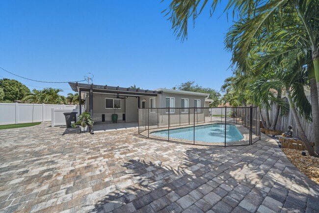 Building Photo - 5031 NE 23rd Terrace