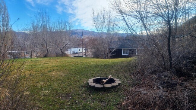 Building Photo - 945 Buchanan Ave