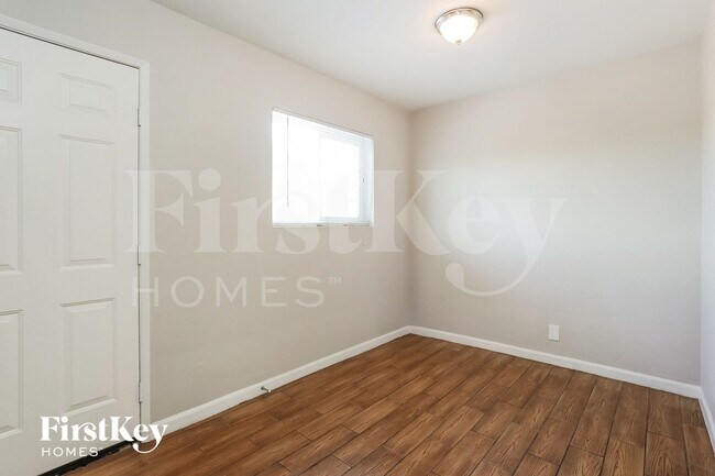 Building Photo - 1701 Sweeney Ave