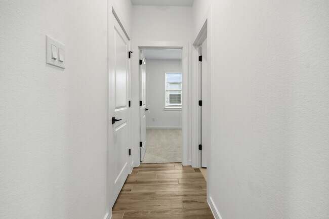 Building Photo - 8427 Bay Rdg Cir