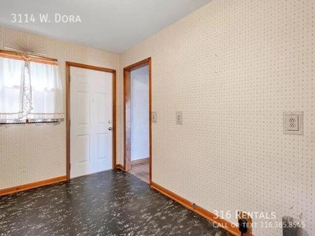 Building Photo - $875 - 2 bedroom/ 1 bathroom - Spacious ho...