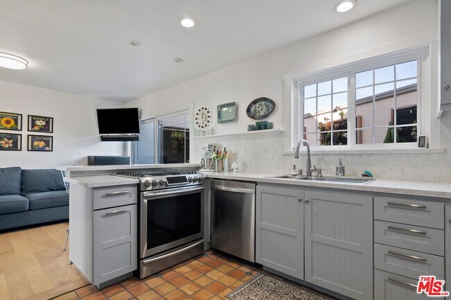Building Photo - 6240 Tapia Dr