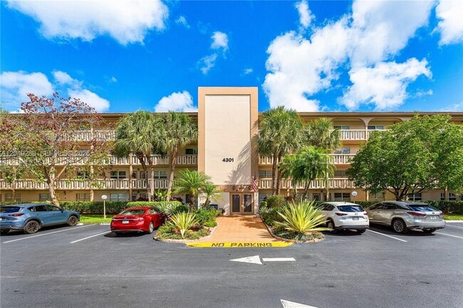 Building Photo - 4301 Martinique Cir