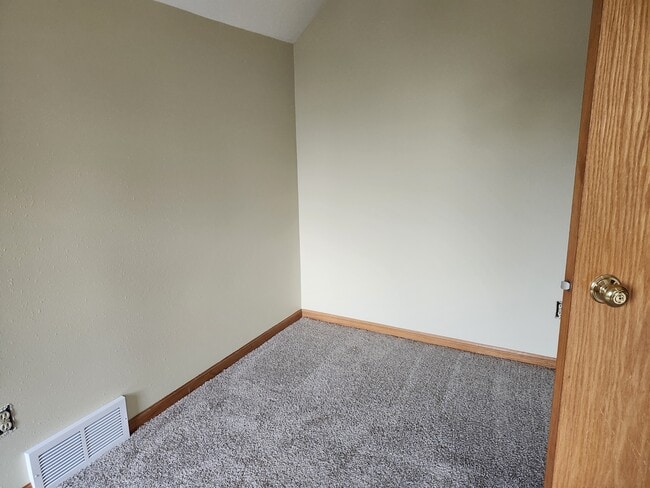 Building Photo - 301 King St