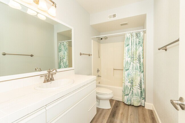 Building Photo - Beautiful 3Bed/2.5Bath Oceanview Home in C...