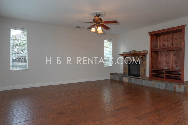 Building Photo - MANTECA RENTAL 4 BEDROOM OUTDOOR PIZZA OVEN in beautiful rear yard